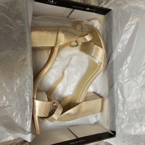 CL by Chinese Laundry Jody Gold Block Heel Sandals Shoes Women's 6.5 NIB - Picture 6 of 11